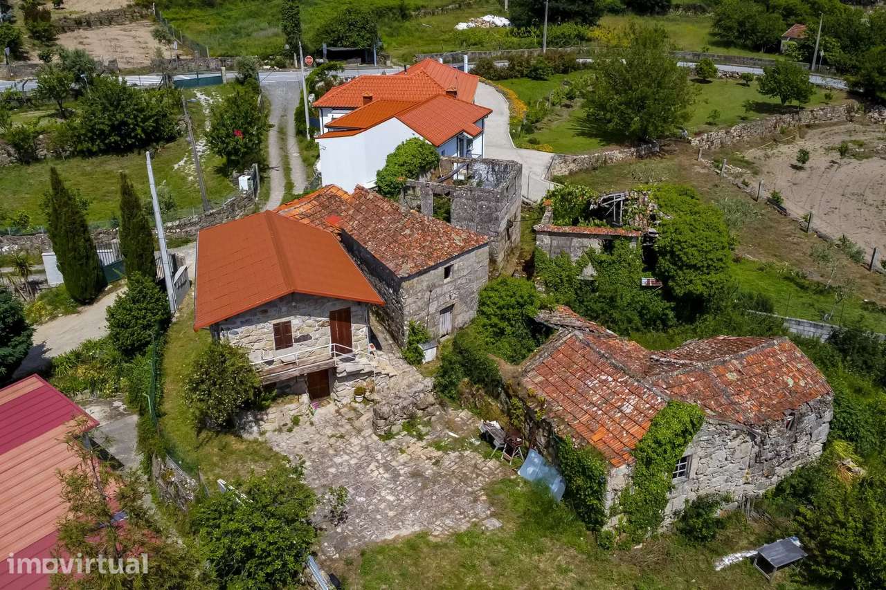 Duas Moradias em Santa Leocáda - Baião | Vistas sobre o Rio Douro - Grande imagem: 2/28