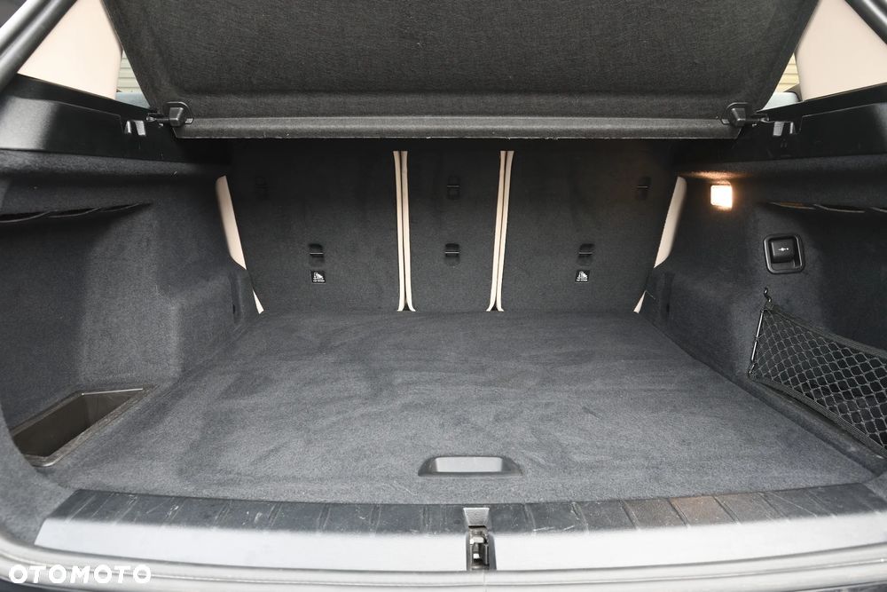 BMW X1 sDrive20i Advantage - 34