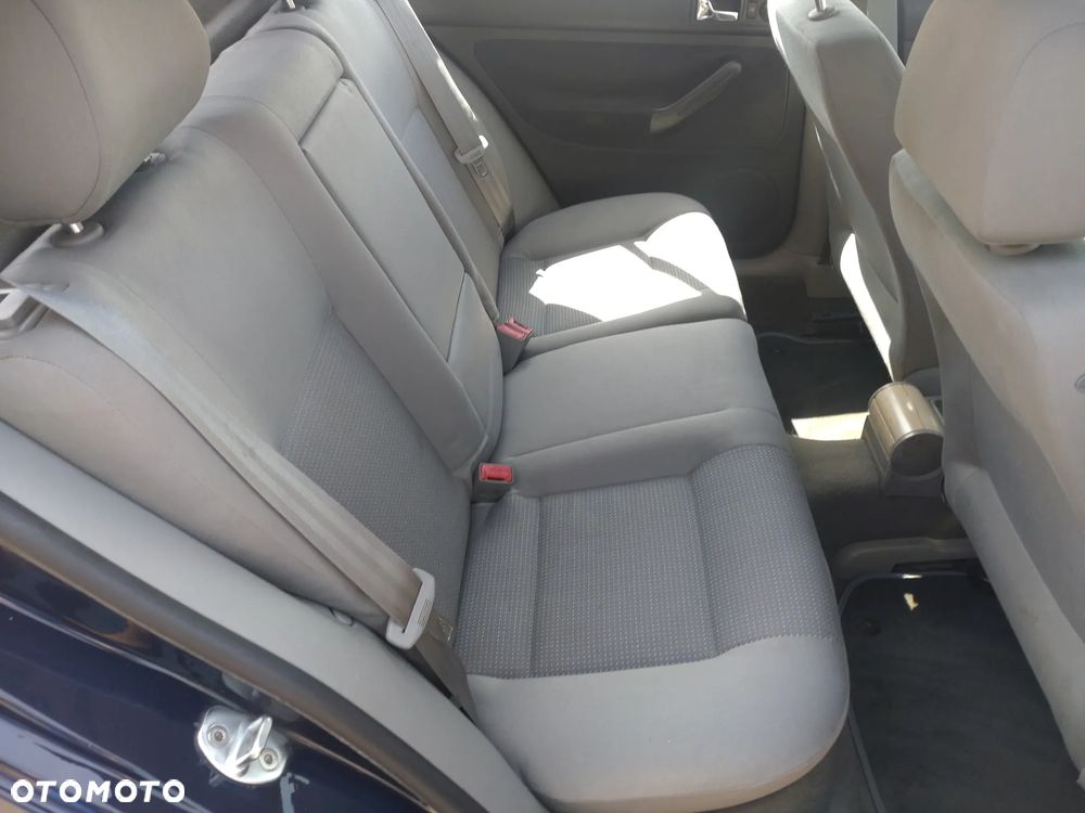 Volkswagen Golf - 6
