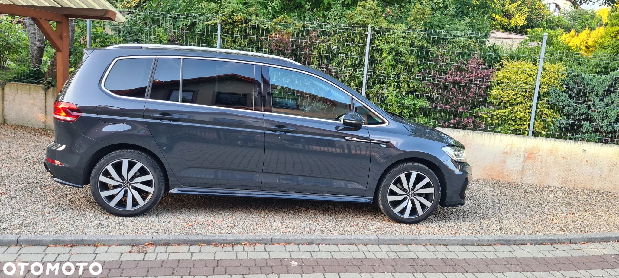 Volkswagen Touran - 1