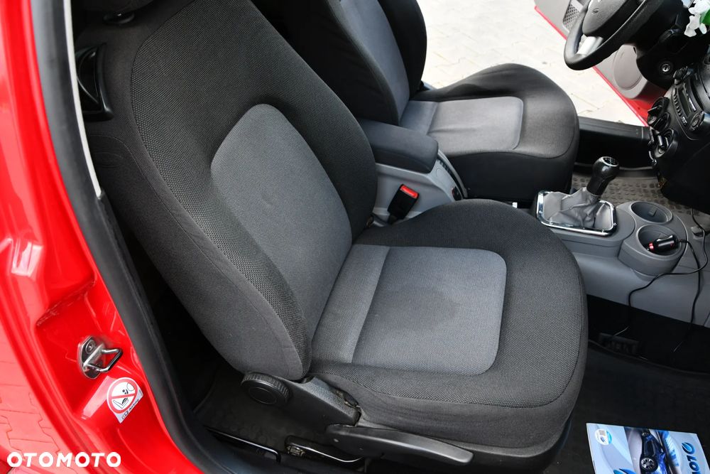 Volkswagen New Beetle 1.6 - 23