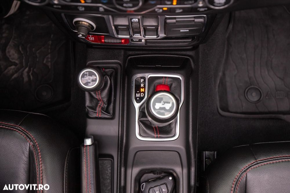 Jeep Wrangler 2.0 Turbo AT8 Rubicon - 32