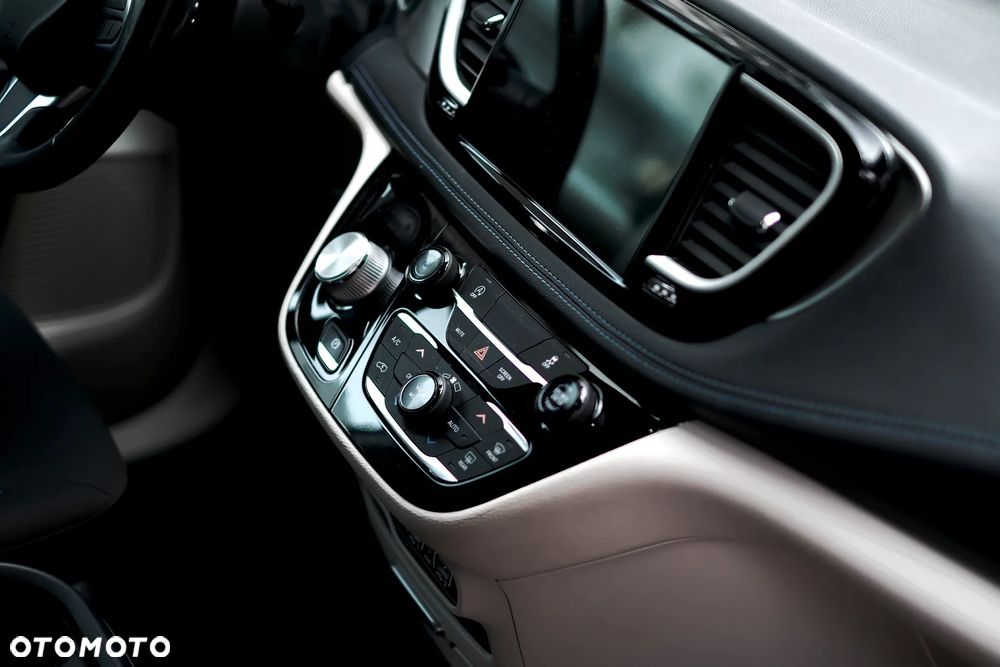 Chrysler Pacifica - 20