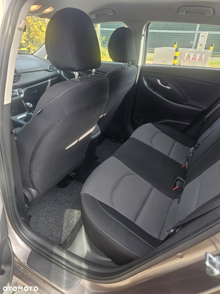 Hyundai i30 1.5 DPI Classic + - 17