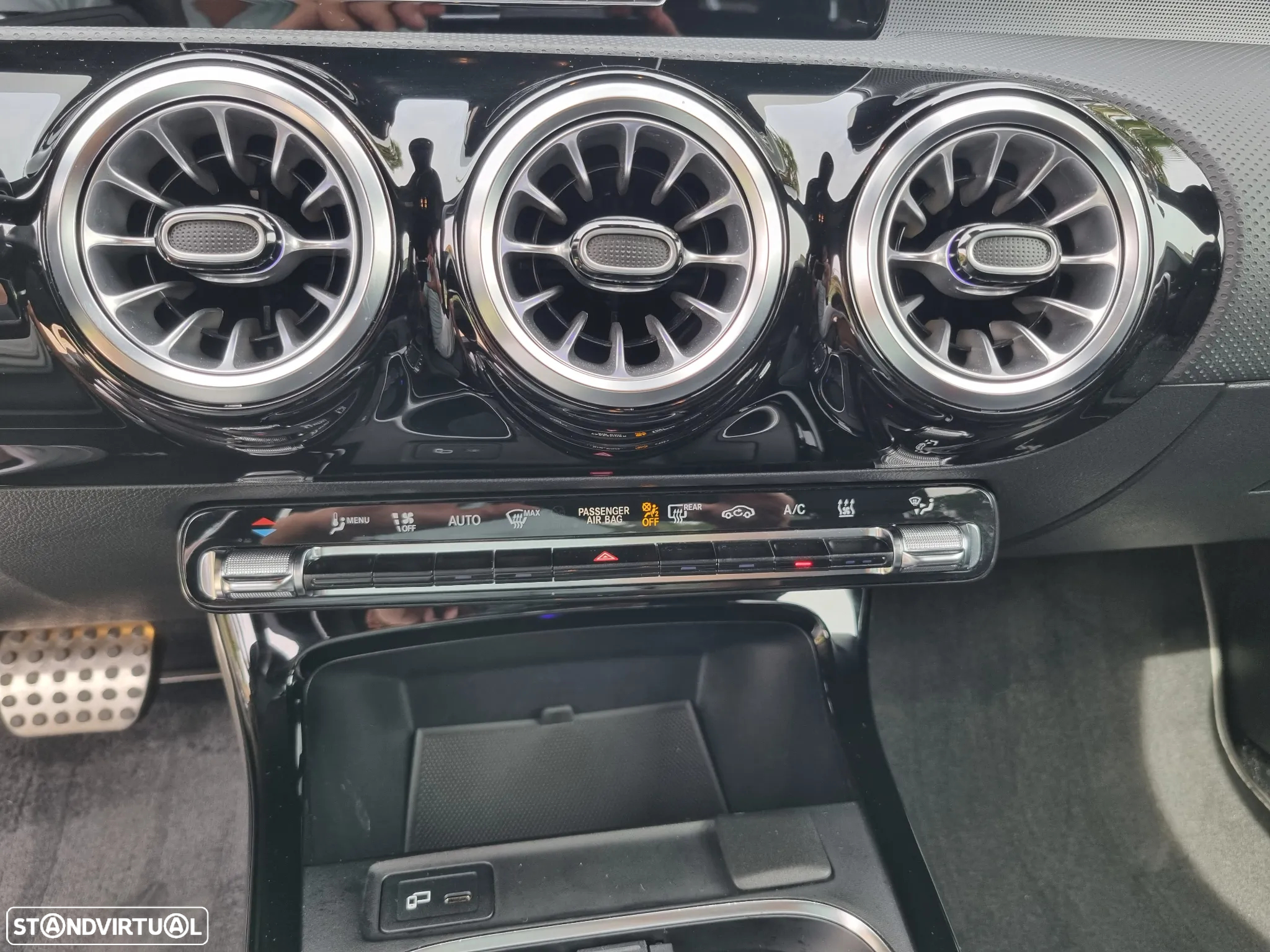 Mercedes-Benz A 250 Limousine e AMG Line - 24