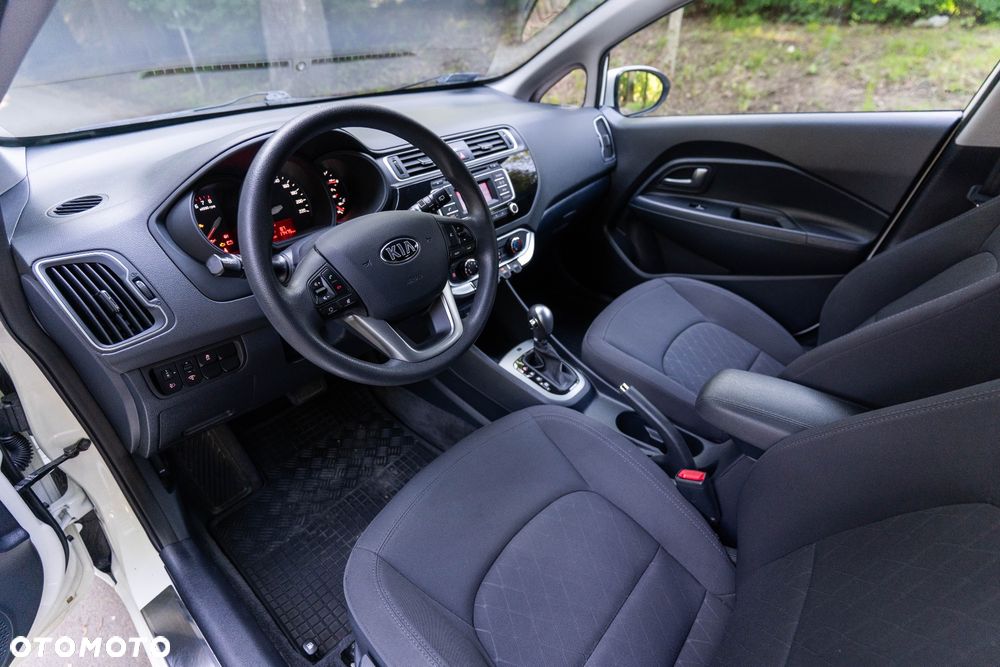 Kia Rio 1.4 L - 11