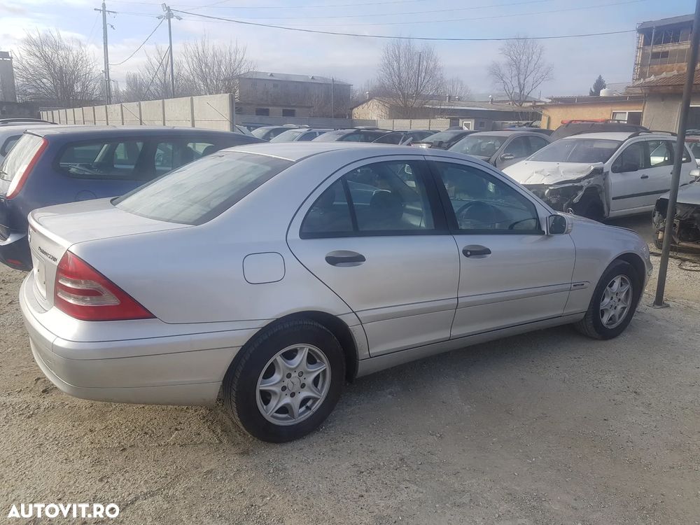 Capota fata/ Usa dreapta spate/Usa dreapta fata /Bara spate/ Capota spate Mercedes C-Class W203