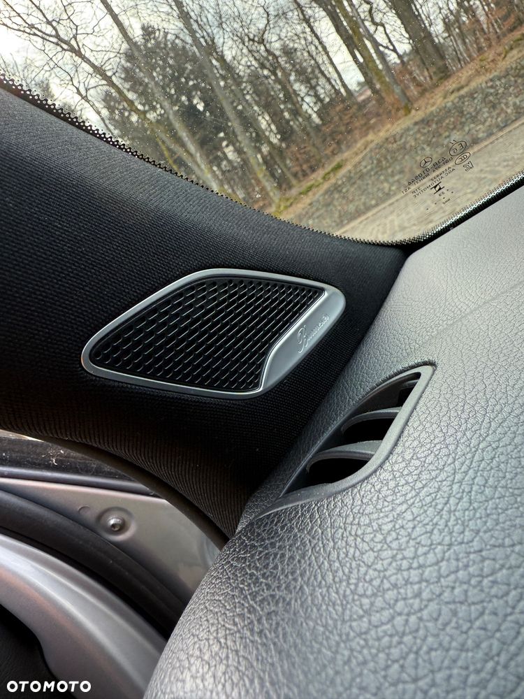 Mercedes-Benz GLB - 31