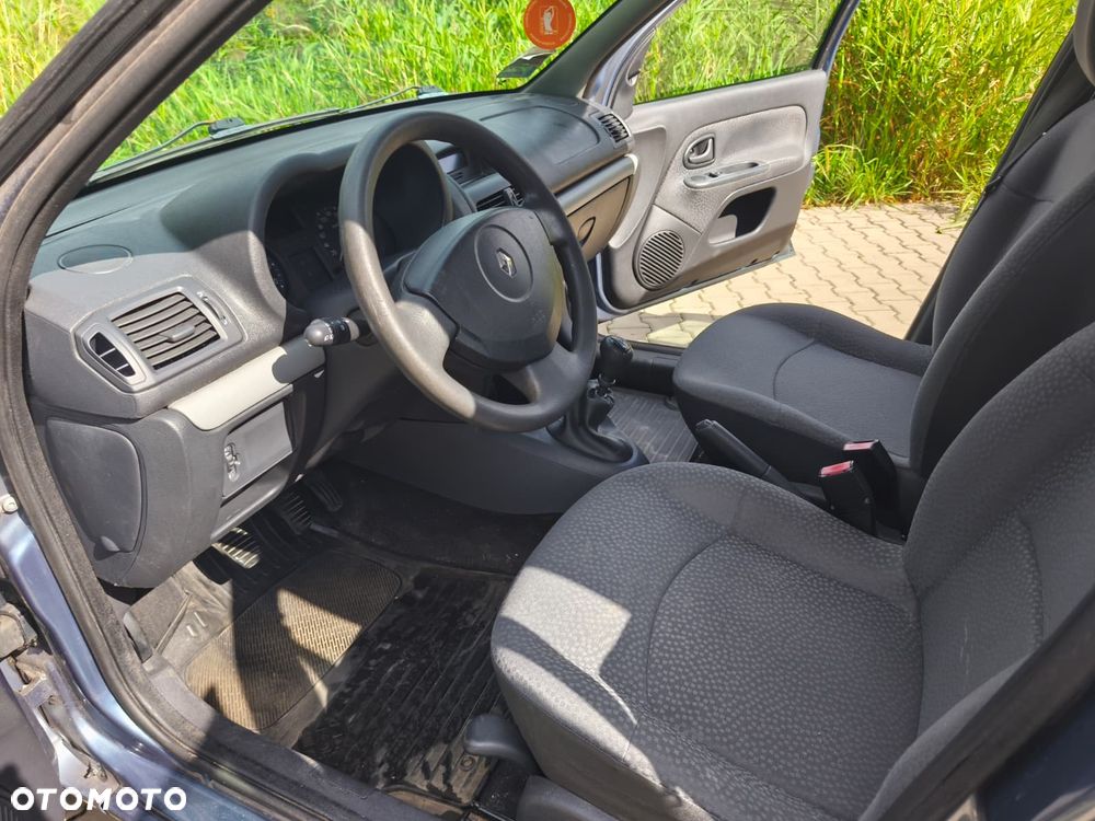 Renault Clio - 10