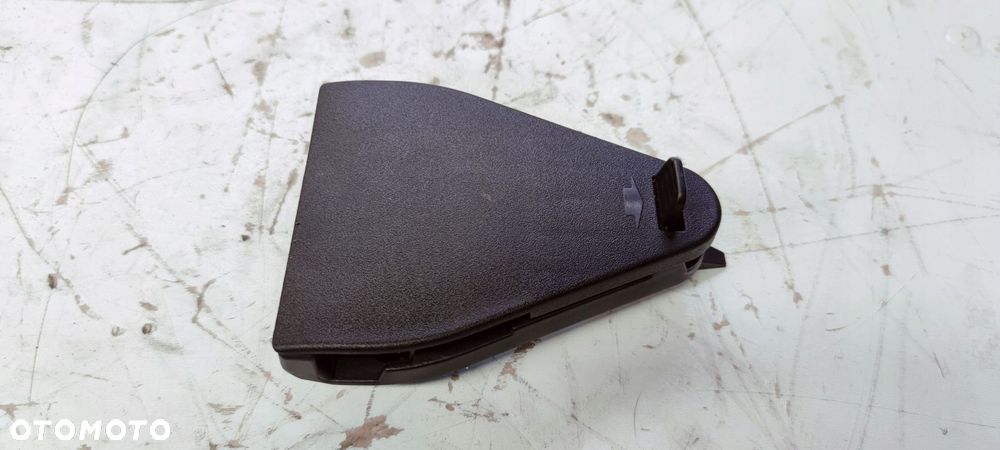 UCHWYT TRÓJKĄTA AUDI A4 B7 SEDAN 8E5860285A