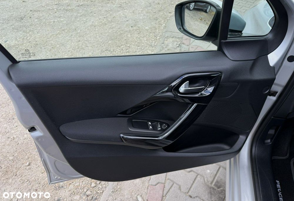 Peugeot 208 PureTech 82 Start & Stop Allure - 16