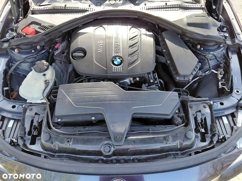 BMW Seria 3 318d Luxury Line EU6 - 16