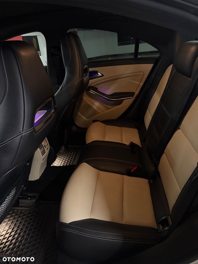 Mercedes-Benz CLA 250 4-Matic AMG Line - 10