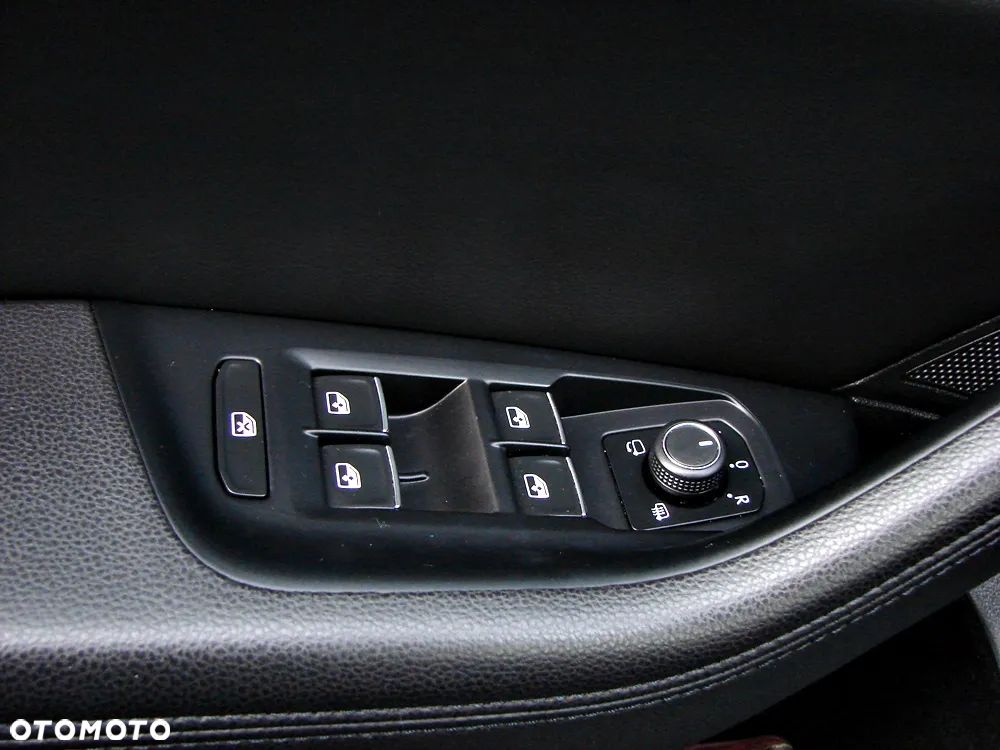 Volkswagen Passat Variant 2.0 TDI SCR DSG (BlueM Tech) Highline - 33