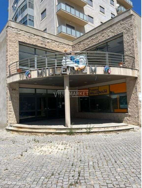 Loja da banca com 66 m² inserida no Centro Comercial Millenium em Abra - Grande imagem: 5/8