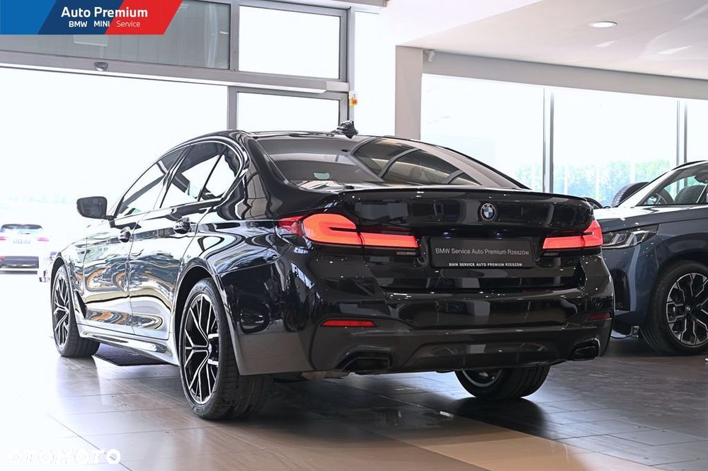 BMW Seria 5 540i xDrive mHEV - 22