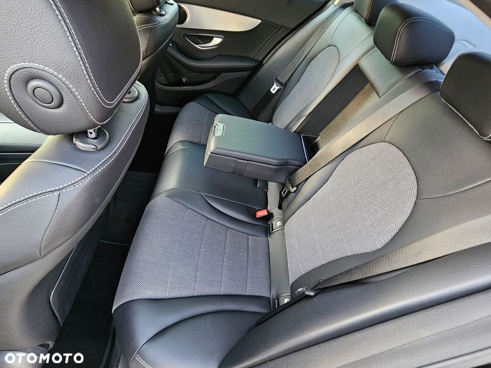 Mercedes-Benz Klasa C 300 7G-TRONIC - 14