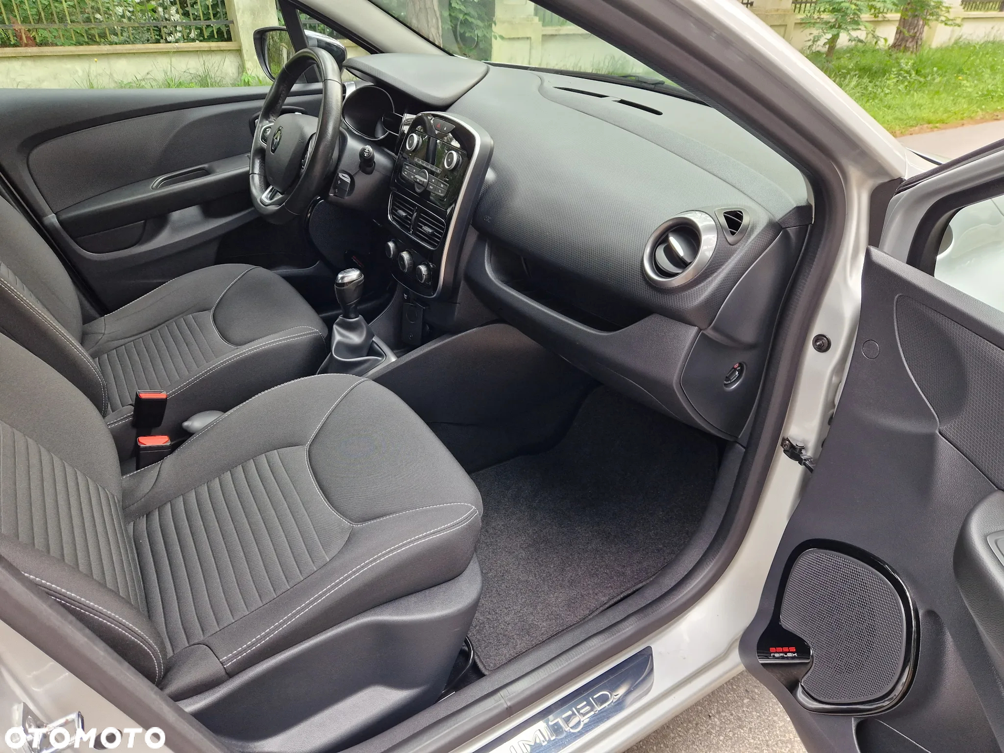 Renault Clio 1.2 16V Limited EU6 - 25