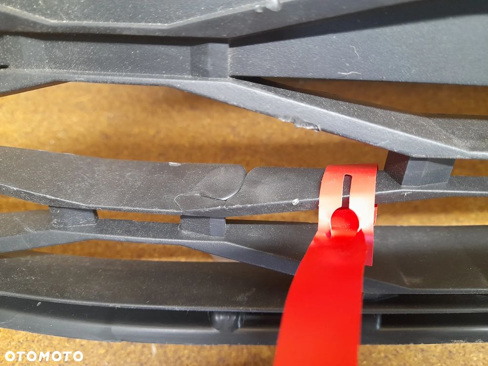 SEAT ATECA kratka atrapa środkowa zderzaka przód przedniego 575853668 - 2