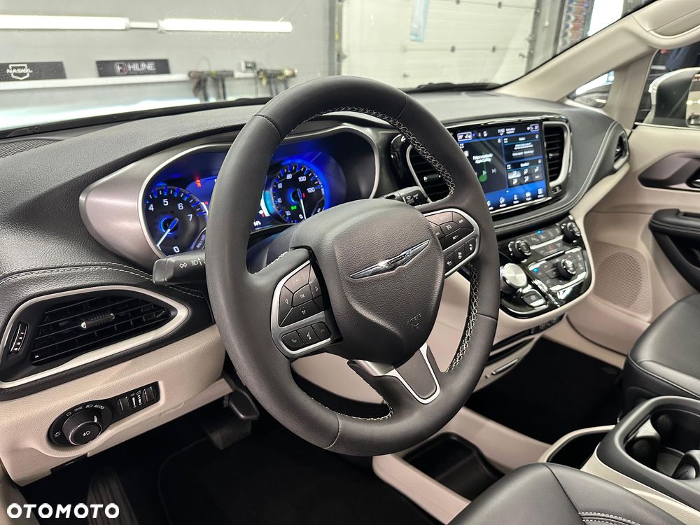 Chrysler Pacifica - 14