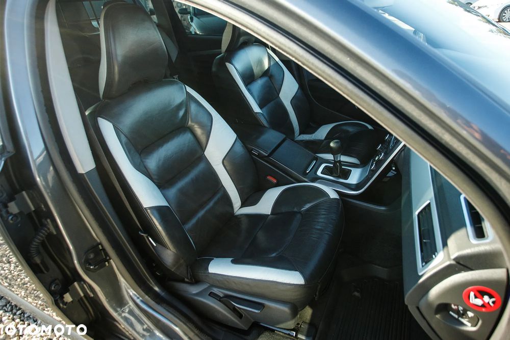 Volvo V70 2.5T R-Design Summum - 25