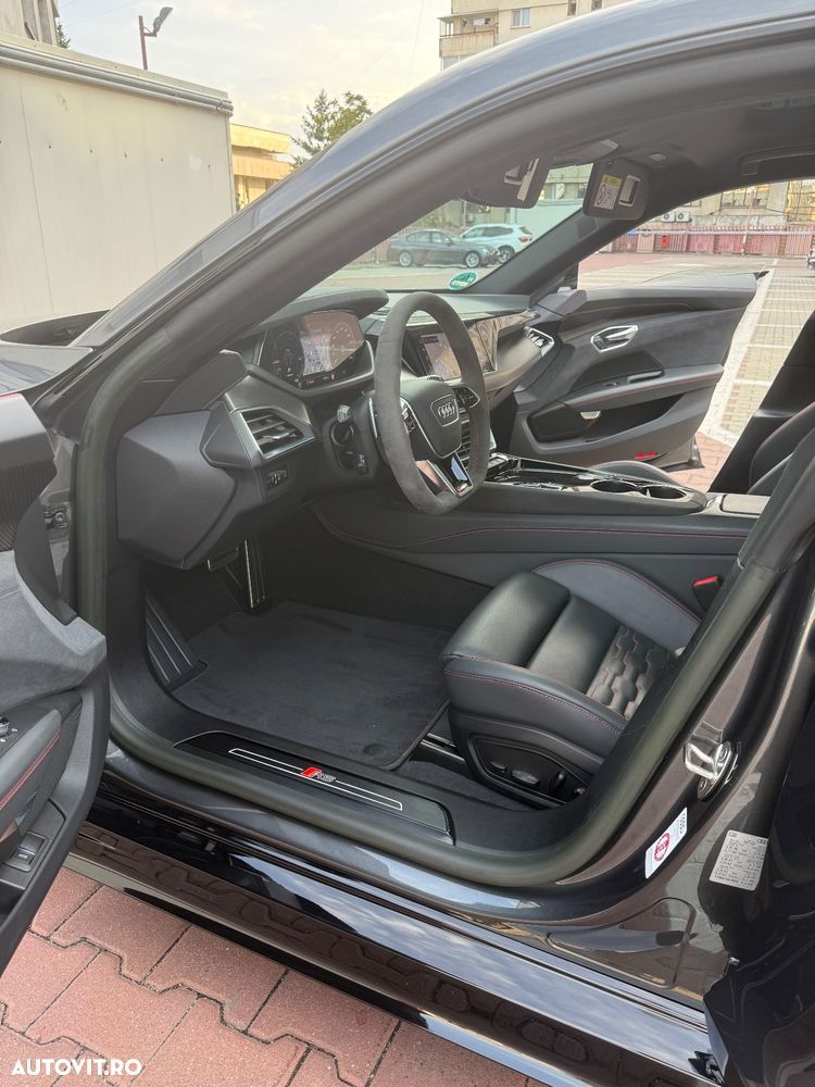 Audi e-tron GT RS quattro - 12