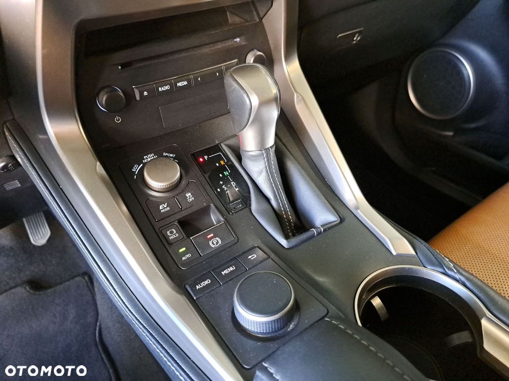 Lexus NX 300h Comfort AWD - 29
