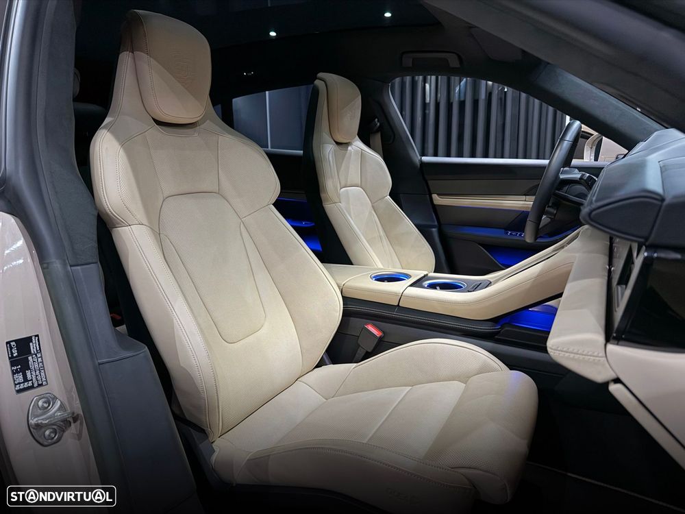 Porsche Taycan Cross Turismo Turbo - 50