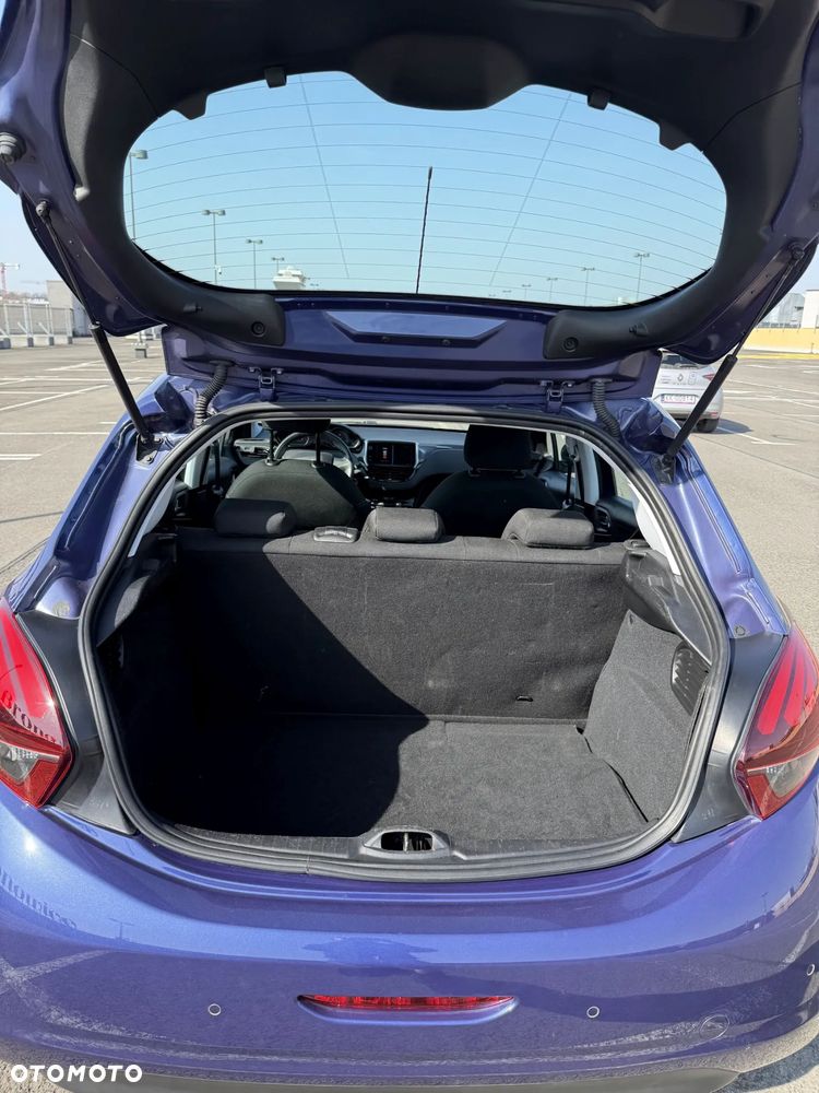 Peugeot 208 - 11