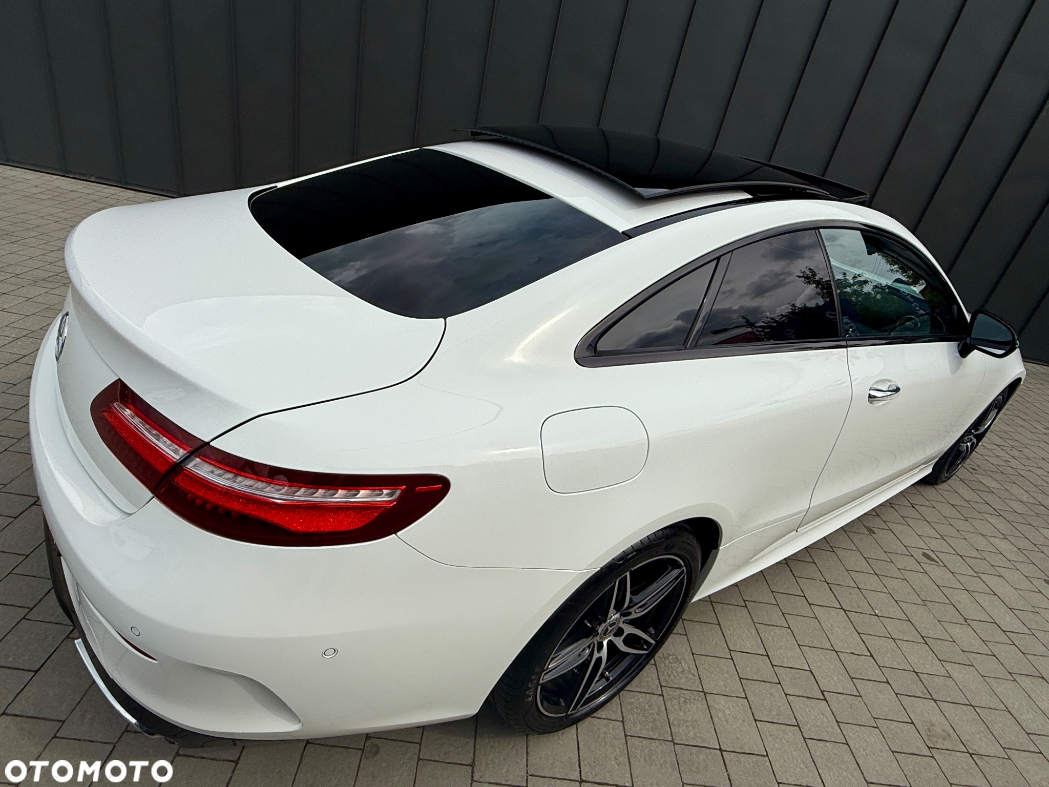 Mercedes-Benz Klasa E 220 d Coupe 4-Matic 9G-TRONIC - 18