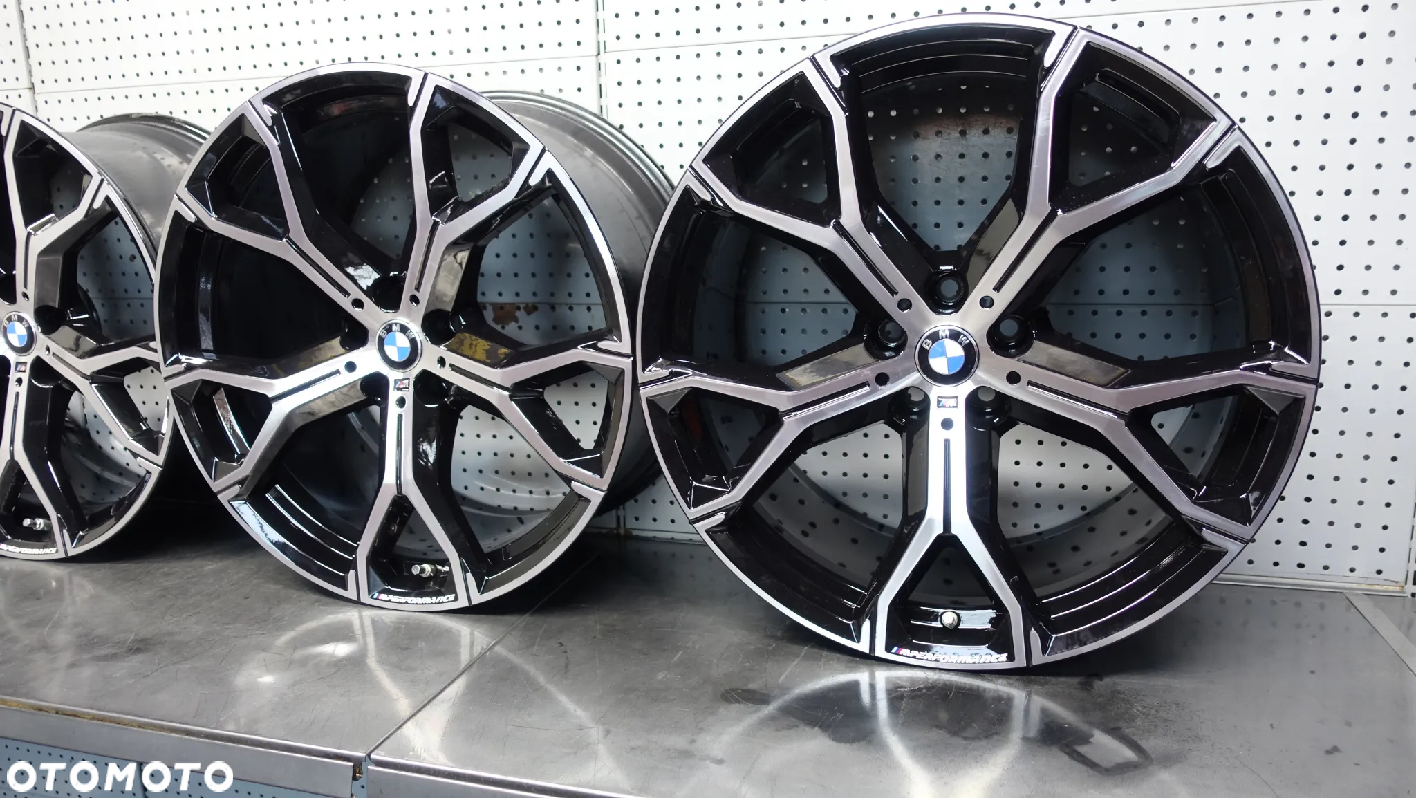 Felgi BMW X5 X6 G05 G06 21 9,5 10,5J ET 37 43 5x112 8071998 - 2