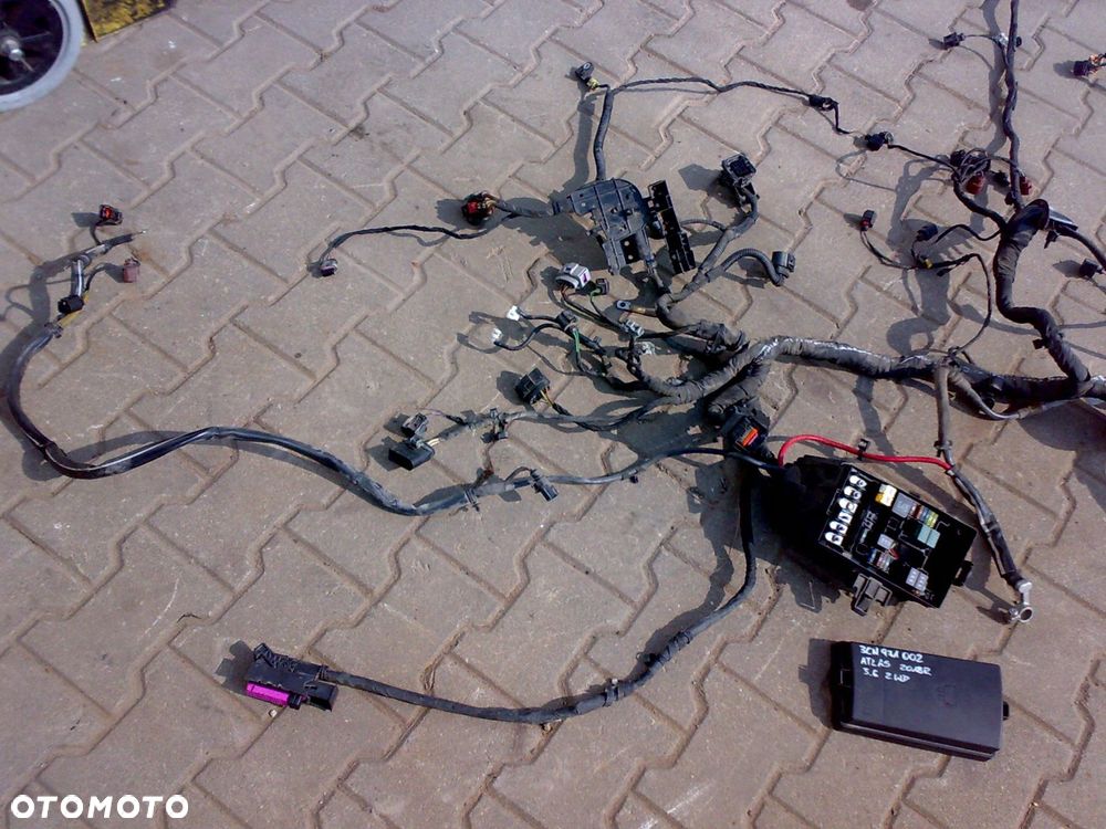 vw atlas 2018 - wiązka instalcja skrzynka puszka kostka w komorę silnika - 2