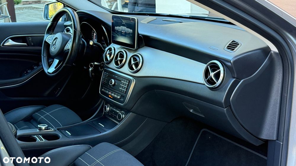 Mercedes-Benz GLA - 22