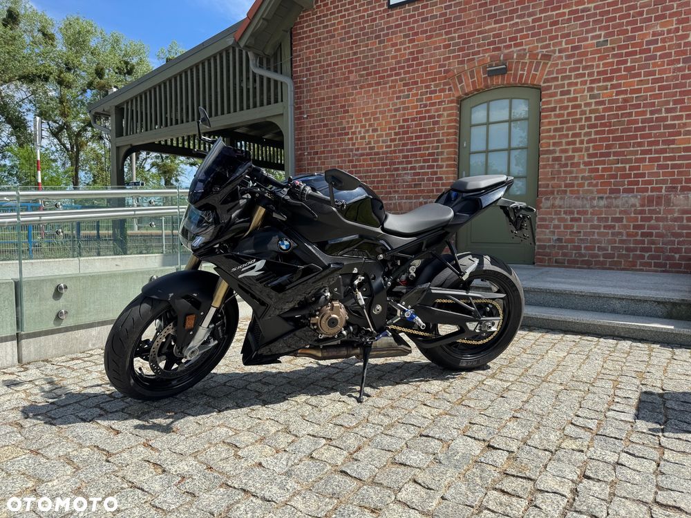 BMW S - 4