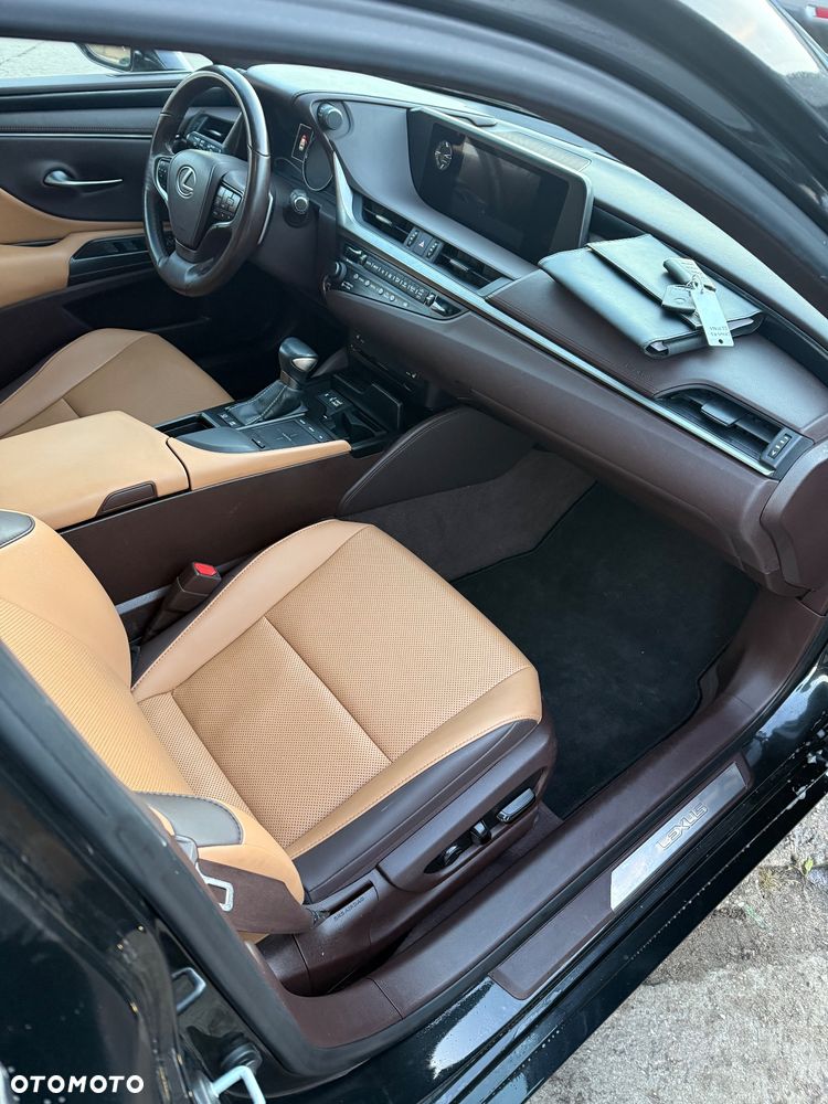 Lexus ES 300h Business Edition - 12