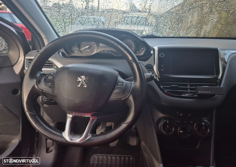 Peugeot 2008 1.2 PureTech Allure - 4