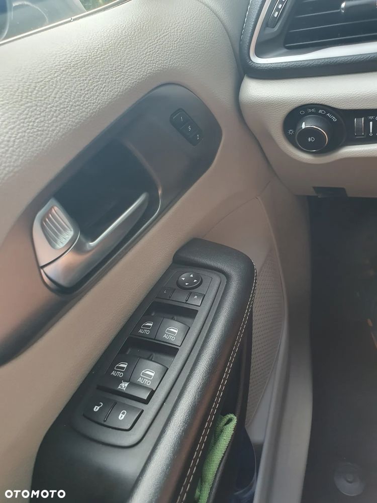 Chrysler Pacifica - 15