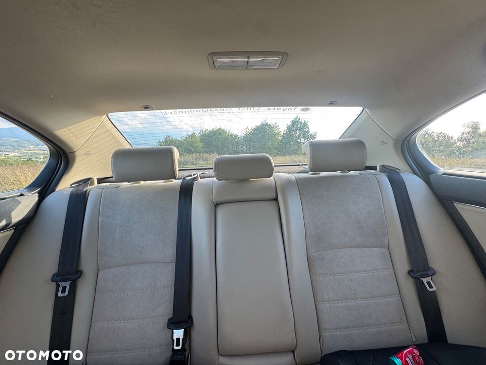 Toyota Avensis 1.8 Premium MS - 8