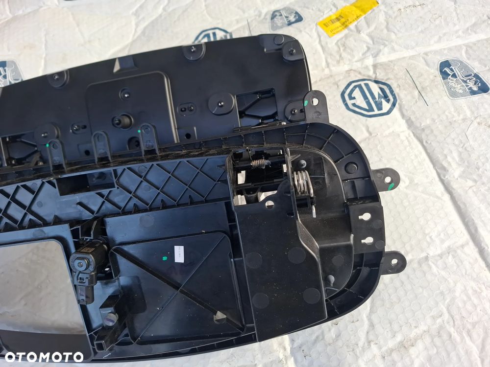 MG ZS 2020 GRILL ATRAPA CHŁODNICY GNIAZDO ŁADOWANIA  10749241 - 9
