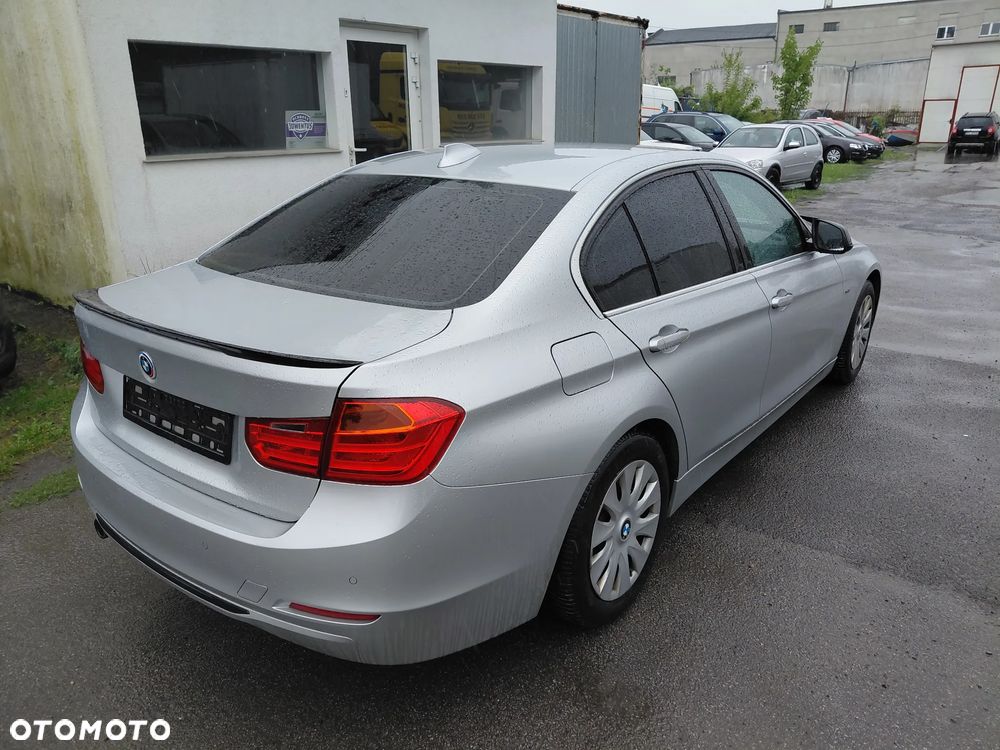 BMW Seria 3 320i Efficient Dynamics Edition Sport Line - 9
