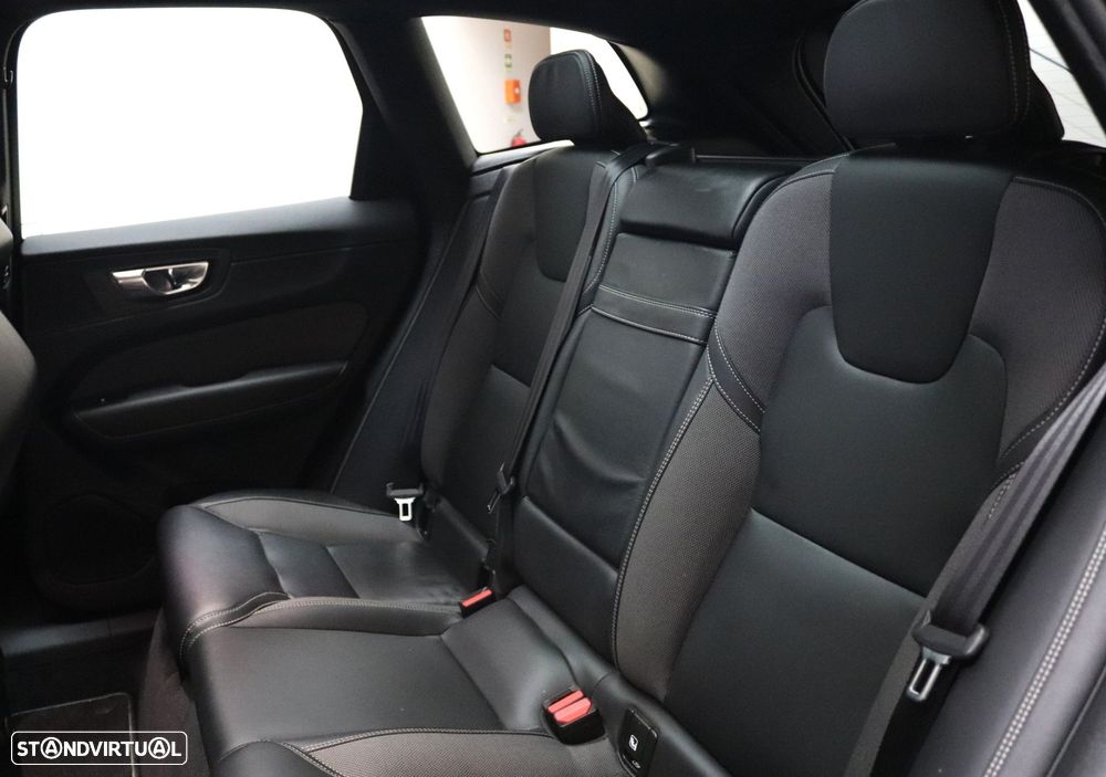 Volvo XC 60 2.0 T6 PHEV R-Design AWD - 45