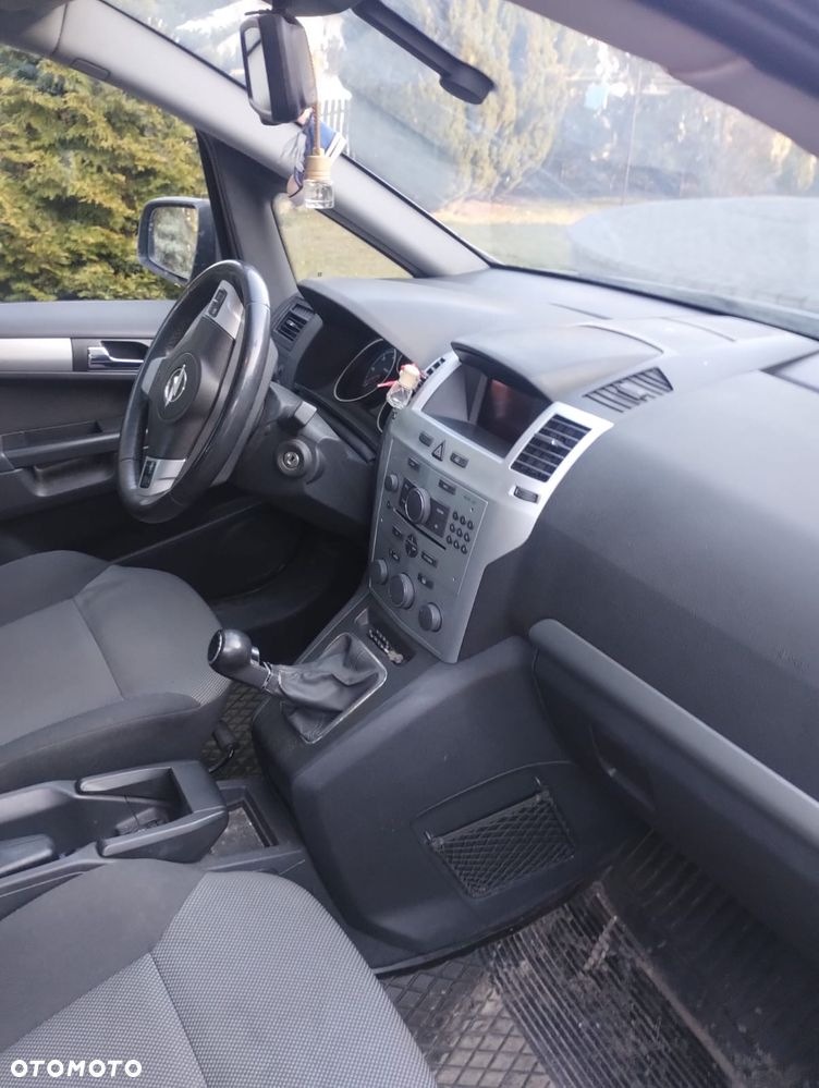 Opel Zafira - 10