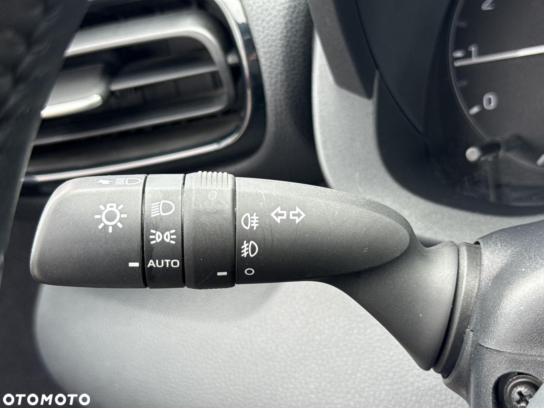 Toyota Yaris - 23