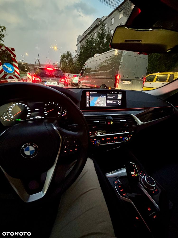 BMW Seria 5 520i Luxury Line - 12
