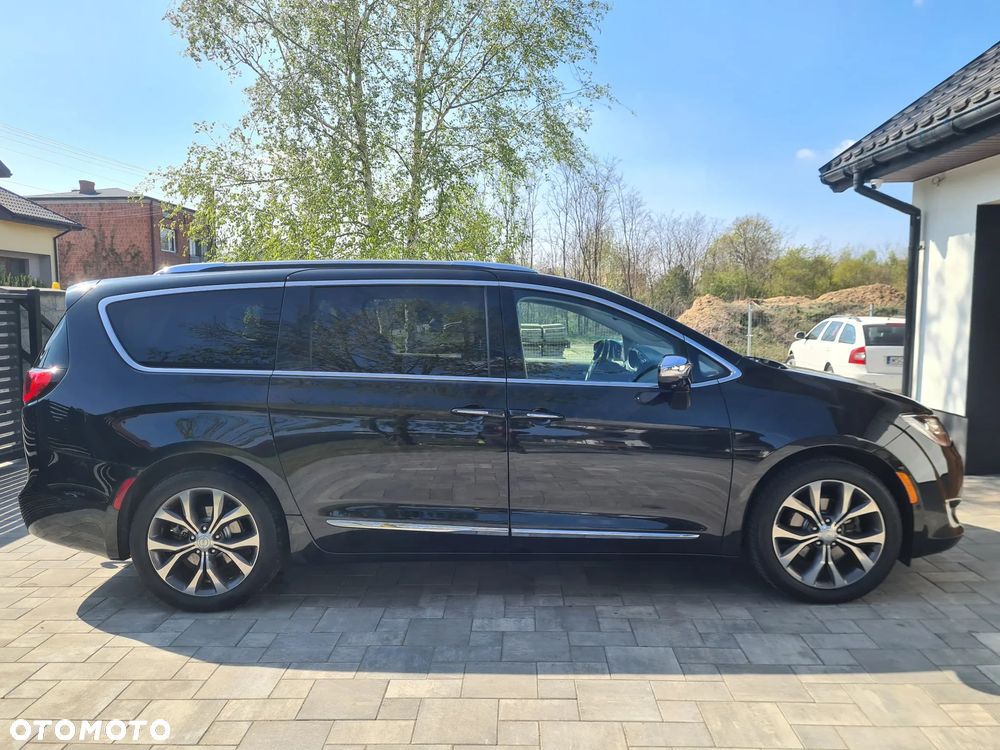 Chrysler Pacifica - 17