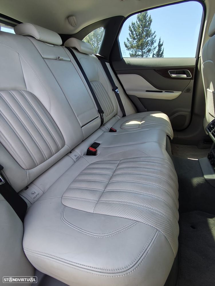 Jaguar F-Pace 2.0 i4D Prestige AWD Aut. - 15