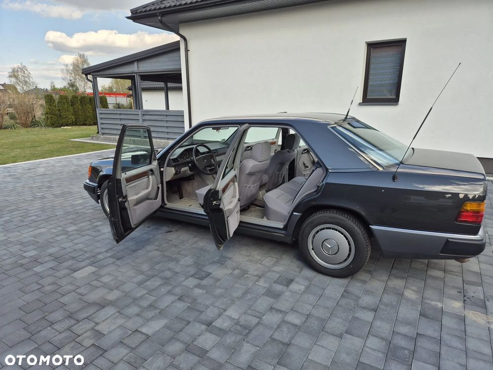 Mercedes-Benz W124 (1984-1993) - 26