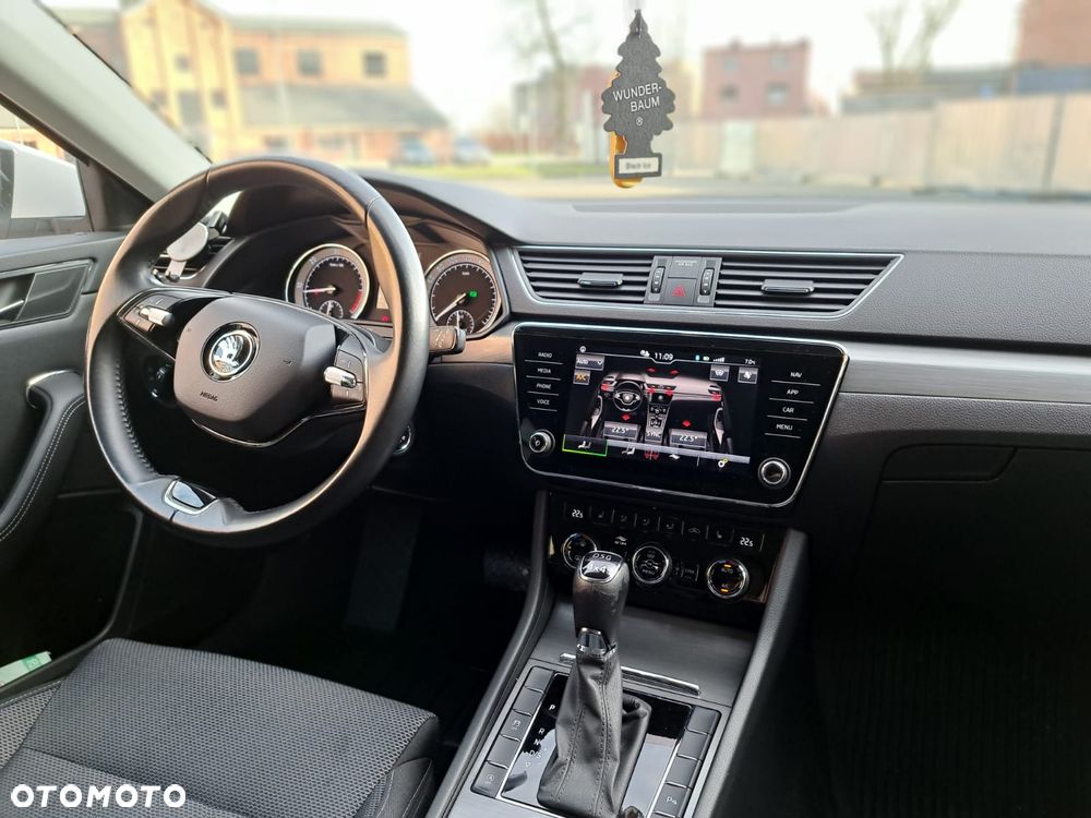 Skoda Superb 2.0 TDI SCR 4x4 Style DSG - 9