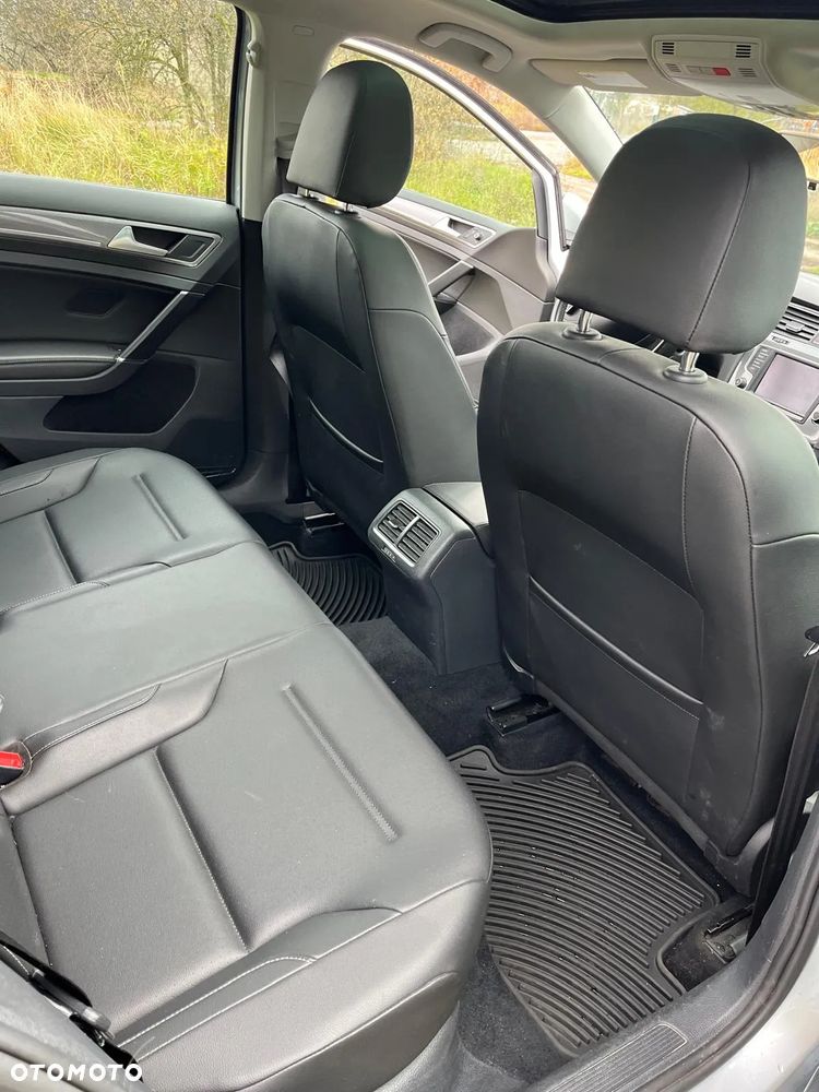 Volkswagen Golf - 22