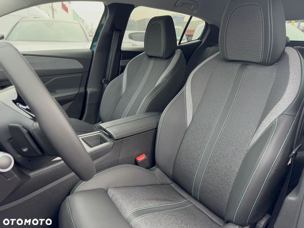 Peugeot 408 - 15